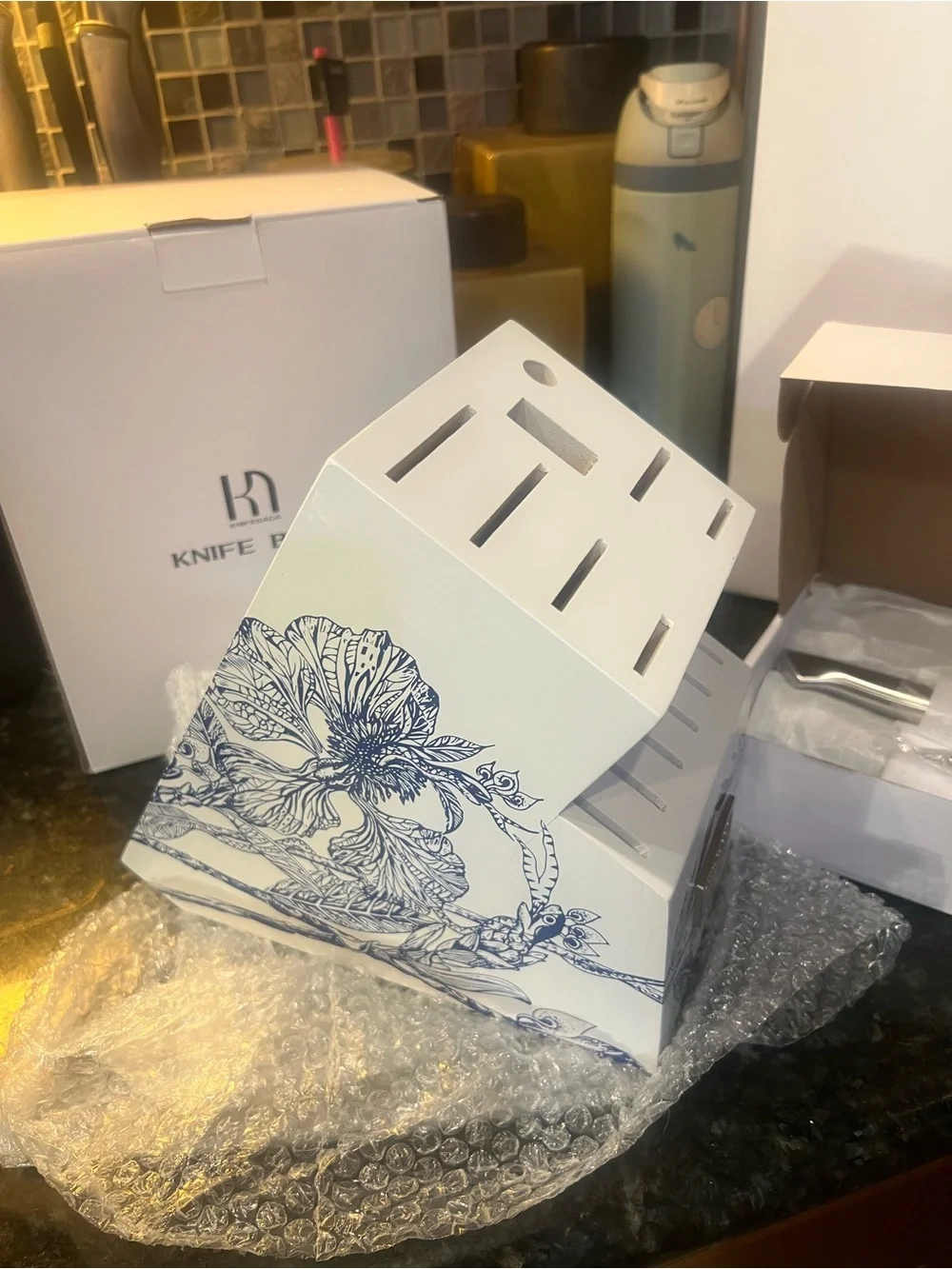 New KNIFESAGA Knife Set with Decorative White & Blue Block 14 piece